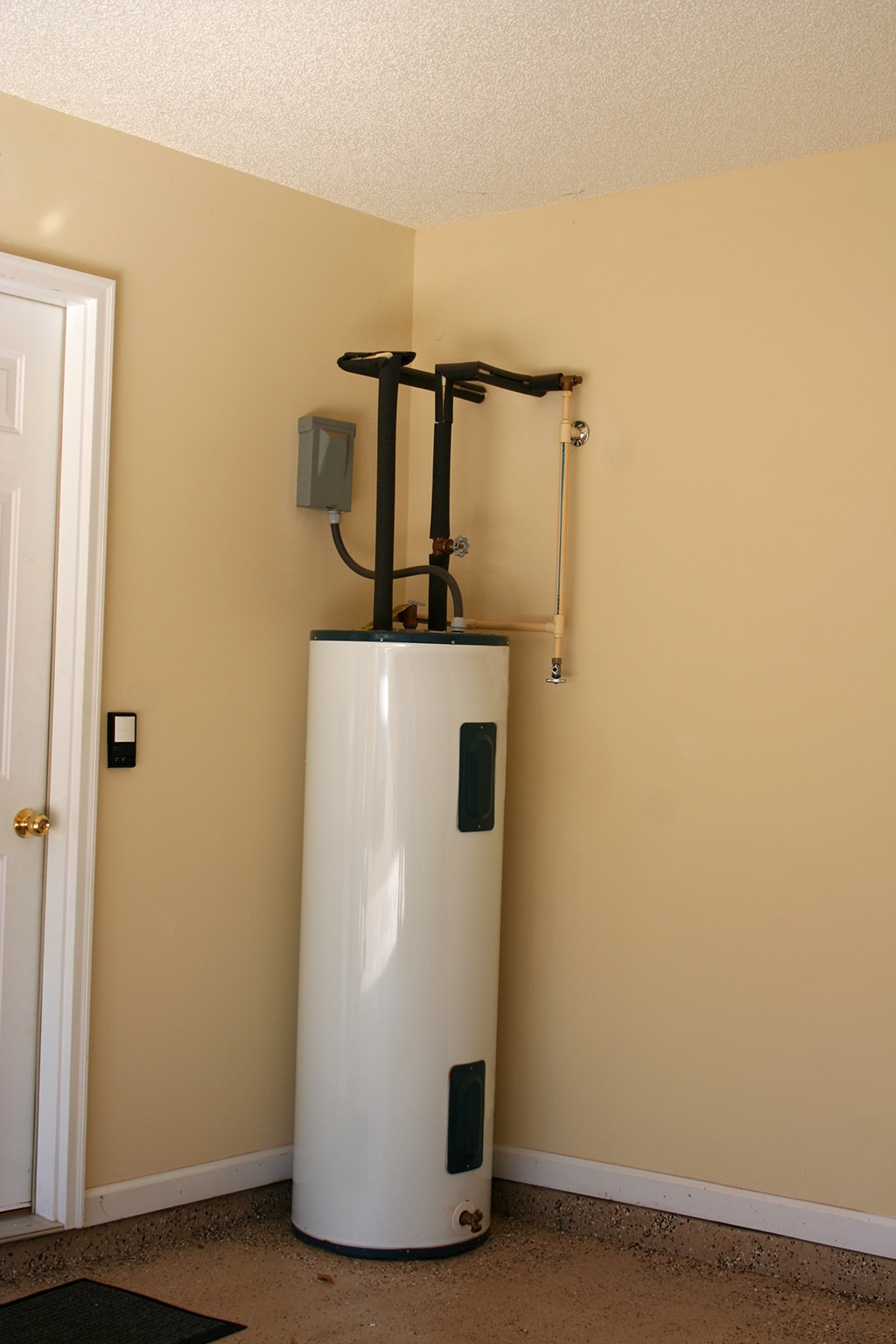 Good-Reasons-to-Consult-a-Plumbing-Service-to-Install-Hot-Water-Heaters-_-Saginaw,-TX